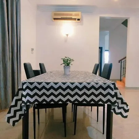 Trendy Family Pool Villa - Ps4 , Bbq , Pool Table , Swimming Pool & 5 Mins To Beach